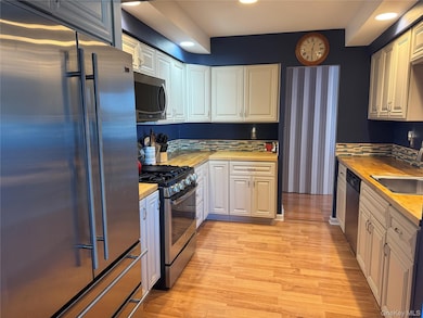 Town'n Harbor unit 20D, Freeport, NY 11520 - photo 6