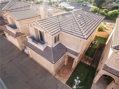 14713 Forest Edge Dr, Sylmar, CA 91342 - photo 2