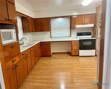 2011 Loxley Rd, Toledo, OH 43613 - photo 2