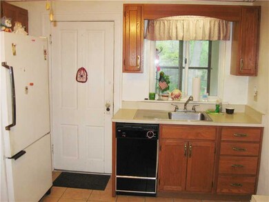 302 Blackstone Dr, Erie, PA 16505 - photo 5