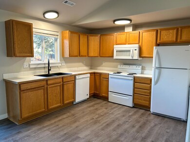 1644 SE Riviera Dr, Bend, OR 97702 - photo 6