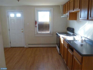 404 Walnut St, Pottstown, PA 19464 - photo 2