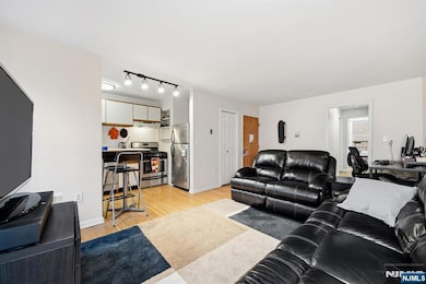 152 6th St unit 4, Hoboken, NJ 07030 - photo 2