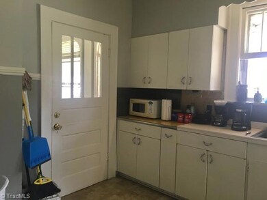 1510 Cloverdale Ave, Winston Salem, NC 27104 - photo 4