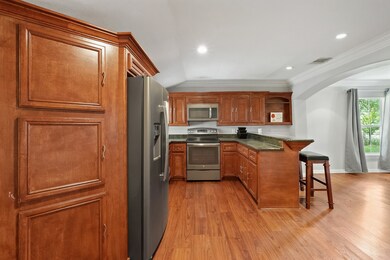 512 Melbourne St, Houston, TX 77022 - photo 3