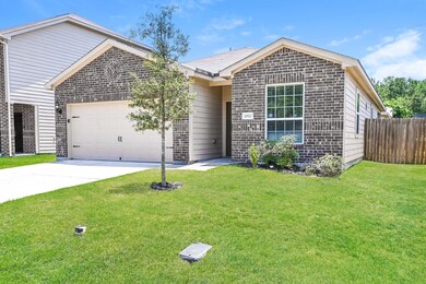 10522 Pine Landing Dr, Houston, TX 77088 - photo 2