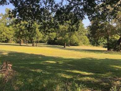 812 S 6th St, Bonham, TX 75418 - photo 2