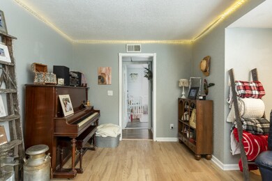 806 N 10th-8
