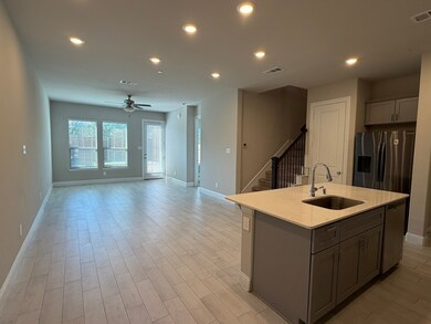 624 Hutchinson Ln, Lewisville, TX 75077 - photo 4