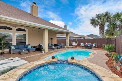Gorgeous Pool & Spa