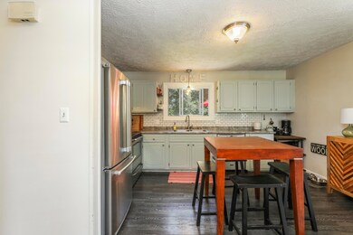 Eat-in Kitchen