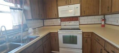 9467 Scott Dr, Seminole, FL 33777 - photo 6