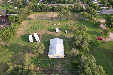 1523 8th St E, Grand Island, NE 68801 - photo 2