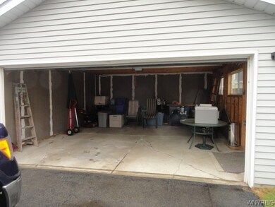 223 E Felton St, North Tonawanda, NY 14120 - photo 3