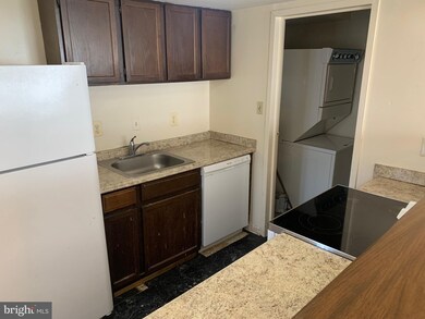 9679 Hagel Cir, Lorton, VA 22079 - photo 2