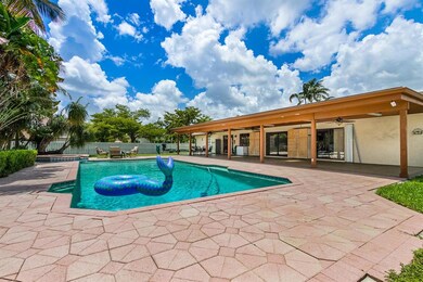 14701 Highland Springs Ct, Davie, FL 33325 - photo 4