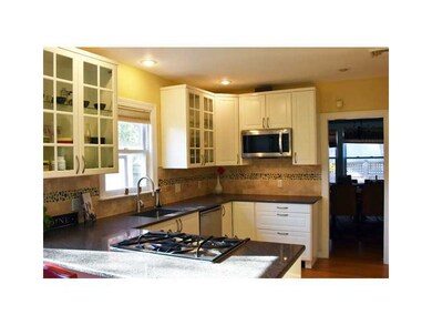271 Freeman Pkwy, Providence, RI 02906 - photo 5