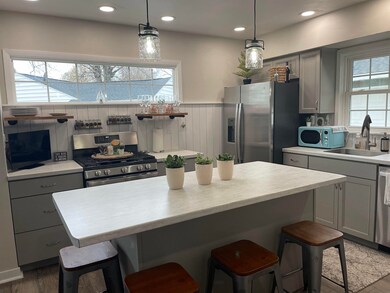 1426 Lilac Ln, Cedar Falls, IA 50613 - photo 3