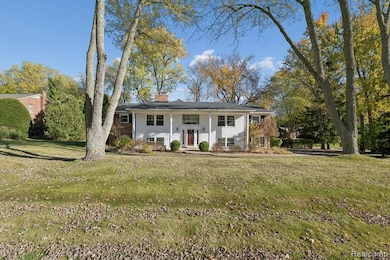 2755 Hunters Hill Rd, Bloomfield Hills, MI 48304 - photo 2