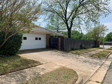 900 Hillside Ct, Bedford, TX 76022 - photo 2