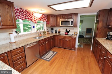 8218 Seven Pines Ln, Waldorf, MD 20603 - photo 4