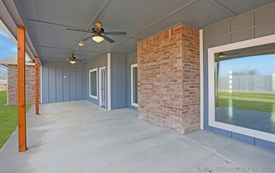 Huge covered patio
Previous Build: new constructi