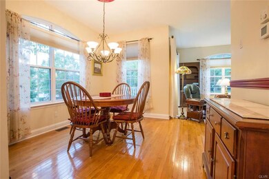 2312 Hollow View Dr, Easton, PA 18040 - photo 4