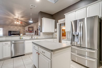 417 Jeffdale Dr, Burleson, TX 76028 - photo 2