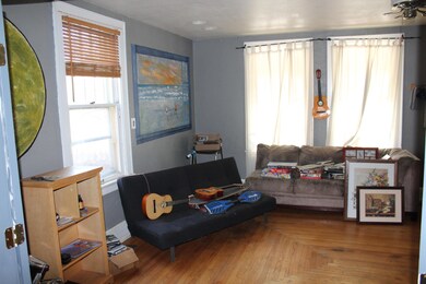 6 - Living room