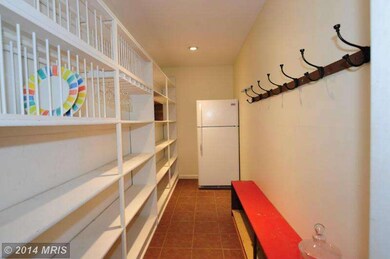 3417 Tyburn Tree Ct, Herndon, VA 20171 - photo 5