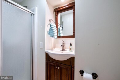 13976 Lightburn Ln, Centreville, VA 20121 - photo 4