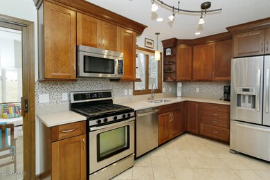 3002 Ridgeview-07_TN