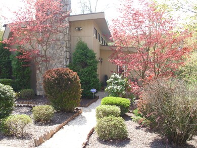 7 Colony Dr, Mountain Top, PA 18707 - photo 2