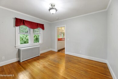 40 Dining Area
