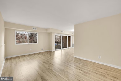 2911 Charing Cross Rd unit 16, Falls Church, VA 22042 - photo 4