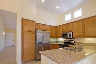 A Sparkling Granite Kitchen for You to Enjoy!