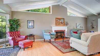 Living Room/Dining Area