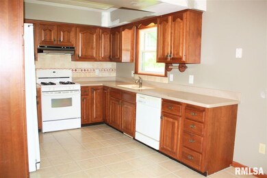 3714 Forest Rd, Davenport, IA 52807 - photo 4