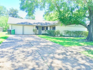 8302 Coastway Ln, Houston, TX 77075 - photo 2