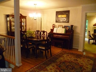 10937 Brewer House Rd, Rockville, MD 20852 - photo 4