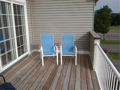 Awesome sunsets on this nice deck, invite friends 