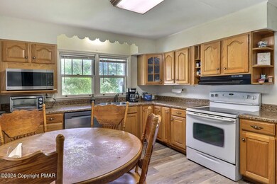 145 Leafy Greene St, Stroudsburg, PA 18360 - photo 6