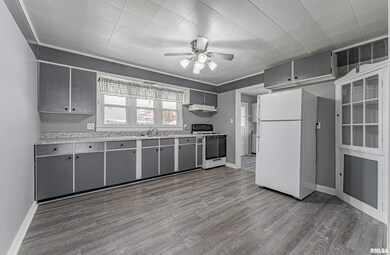 1625 Pulaski St, Lincoln, IL 62656 - photo 5