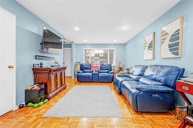 13-10 212th St unit 118, Bayside, NY 11360 - photo 2