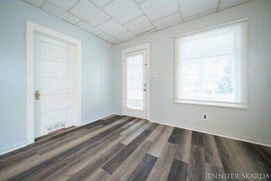 6-web-or-mls-872-emerson-ave