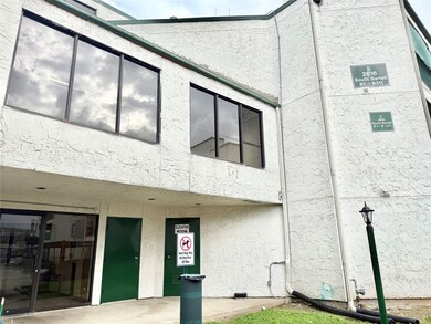 Ground floor, spacious condo off 610 South Loop -