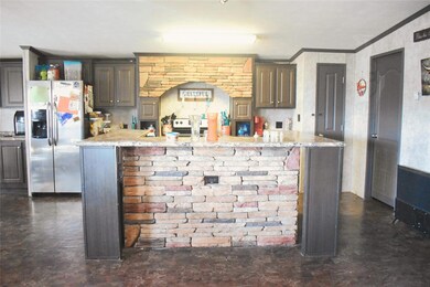 198 Paula Ct, Granbury, TX 76049 - photo 4