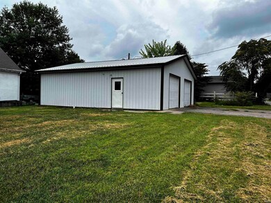 902 E Walnut St, Washington, IN 47501 - photo 3