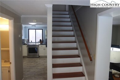 471 Adams Apple Dr unit 3, Banner Elk, NC 28604 - photo 3