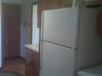 Kitchen. The opposite wall in the kitchen contains